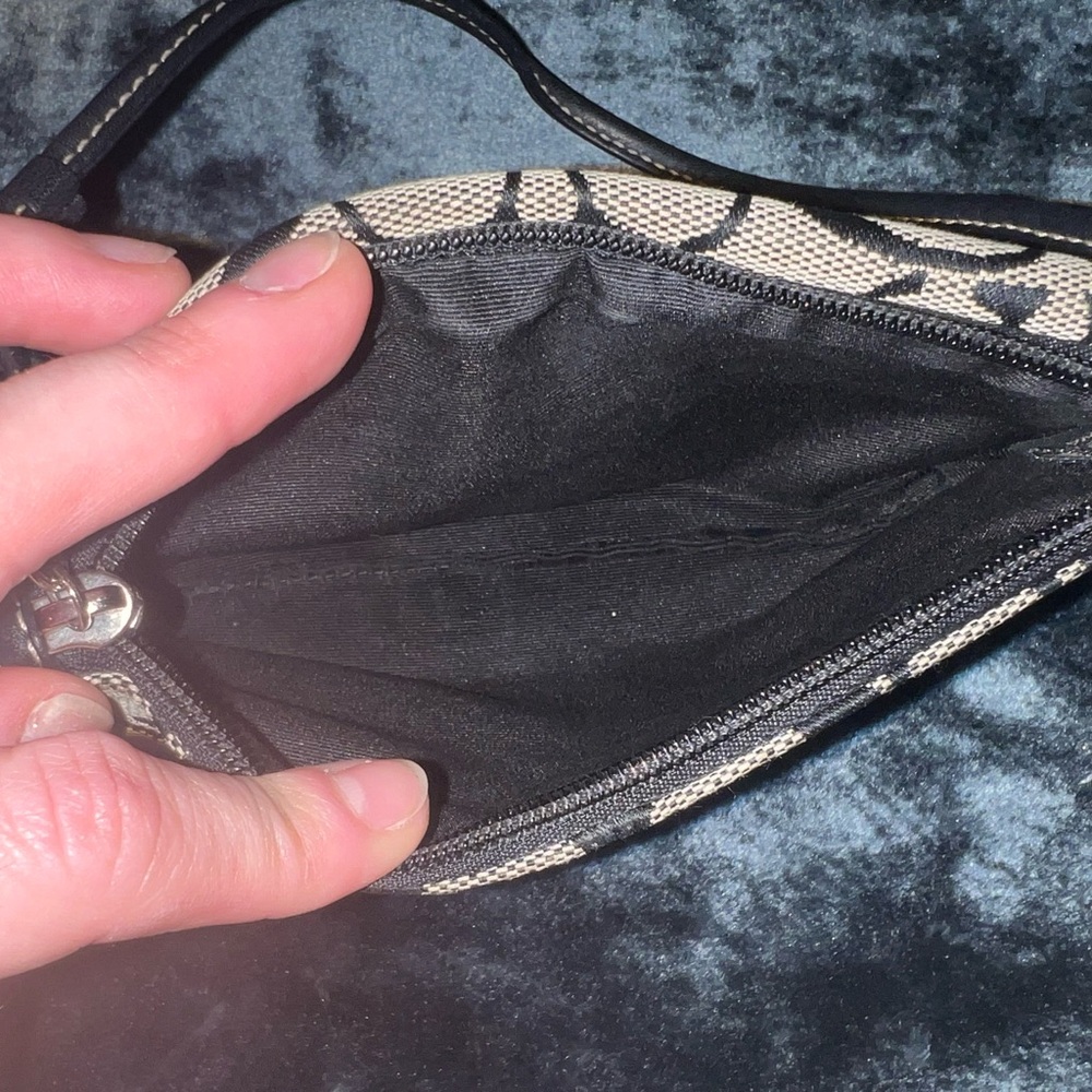Coach Legacy Black & Tan Signature Canvas Wristlet with Turn-Lock vintage EUC ♥️ - Picture 7 of 13